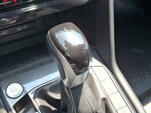 Used 2023 Volkswagen Tiguan SEL R-Line AWD/4WD image 16