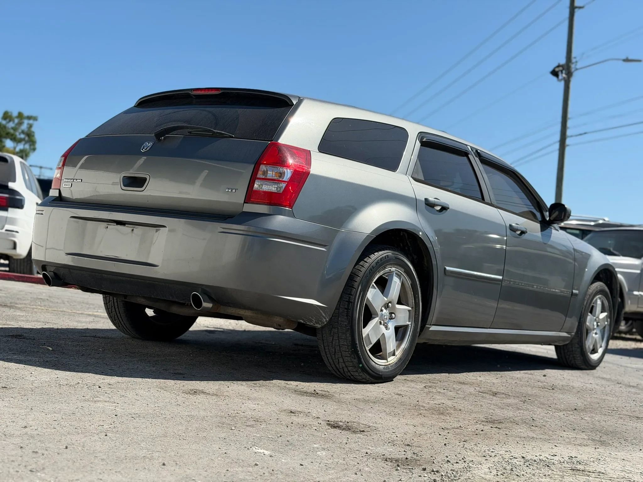 Used 2005 Dodge Magnum R/T w/ Convenience Group II AWD/4WD image 4