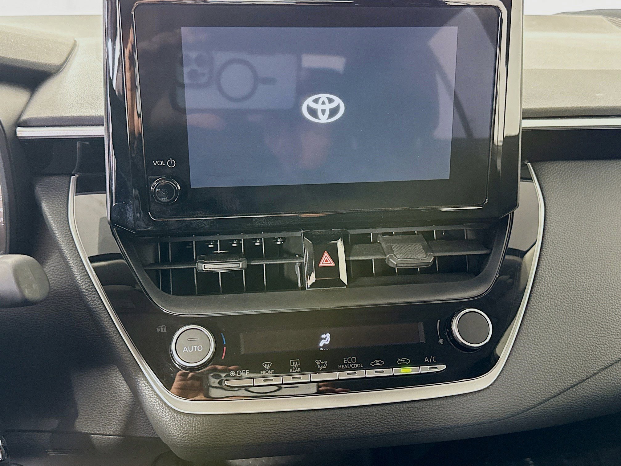 Used 2025 Toyota Corolla LE image 18