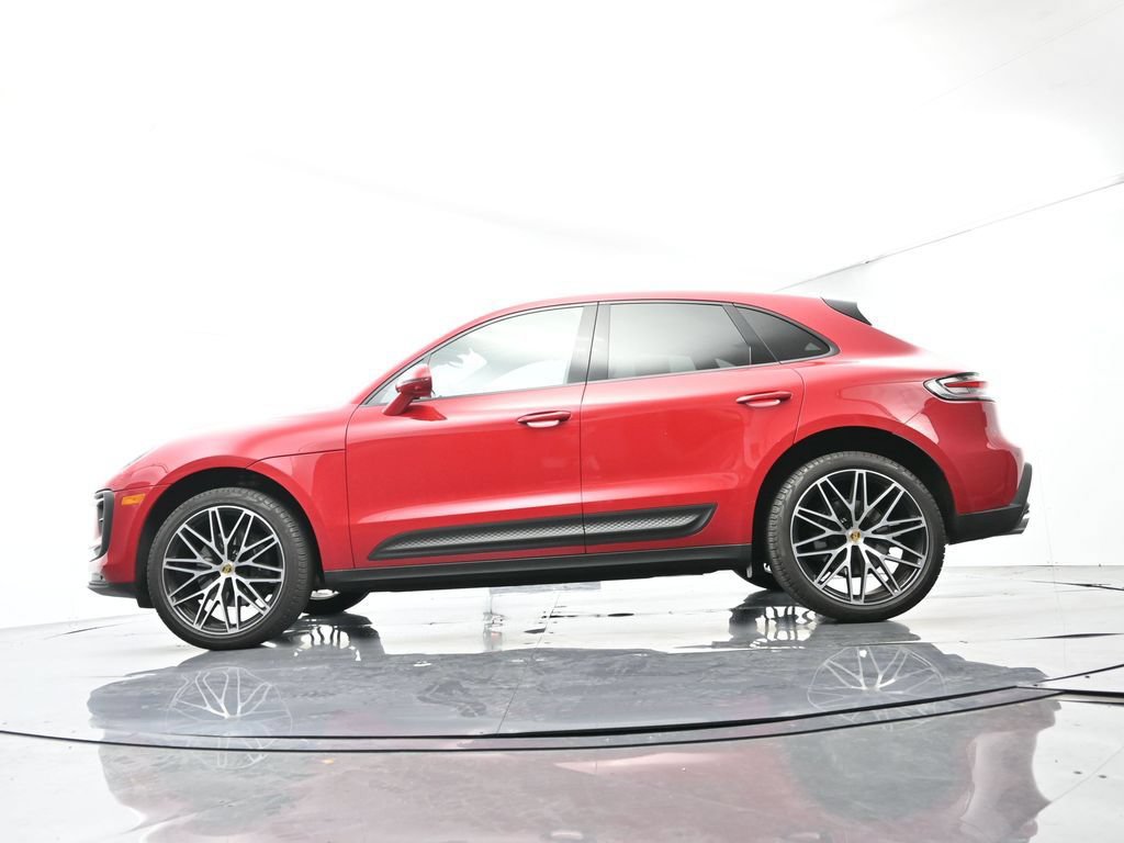 Certified 2025 Porsche Macan AWD/4WD image 47