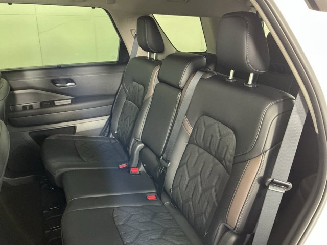 New 2026 Nissan Pathfinder Platinum AWD/4WD image 22