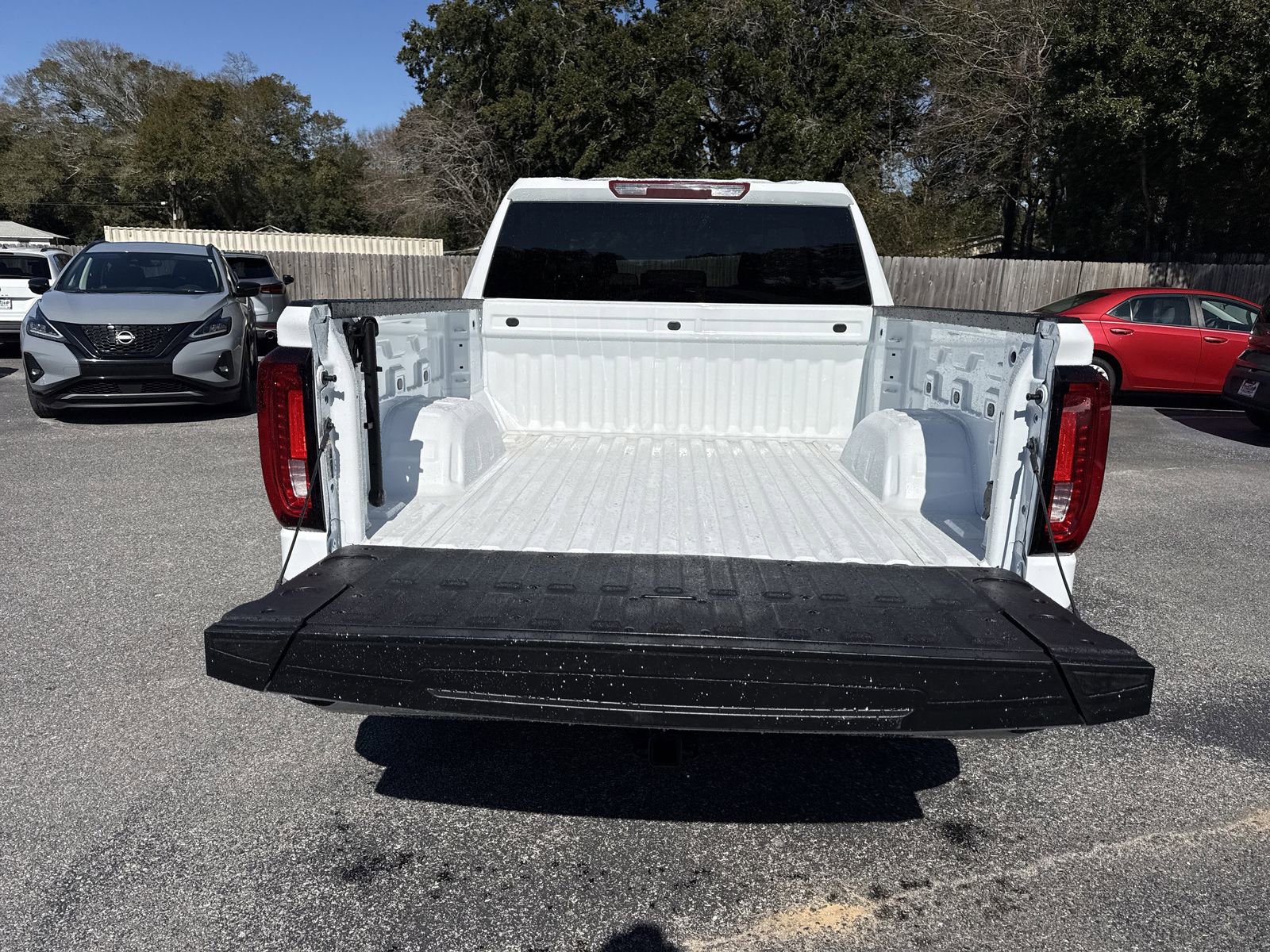 Used 2025 GMC Sierra 1500 SLT image 27