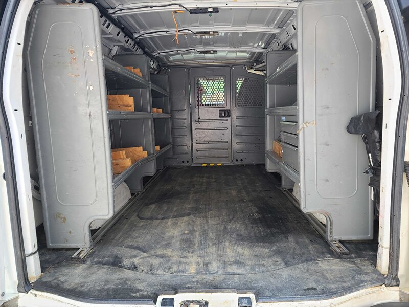 Used 2015 Chevrolet Express 2500 RWD image 17