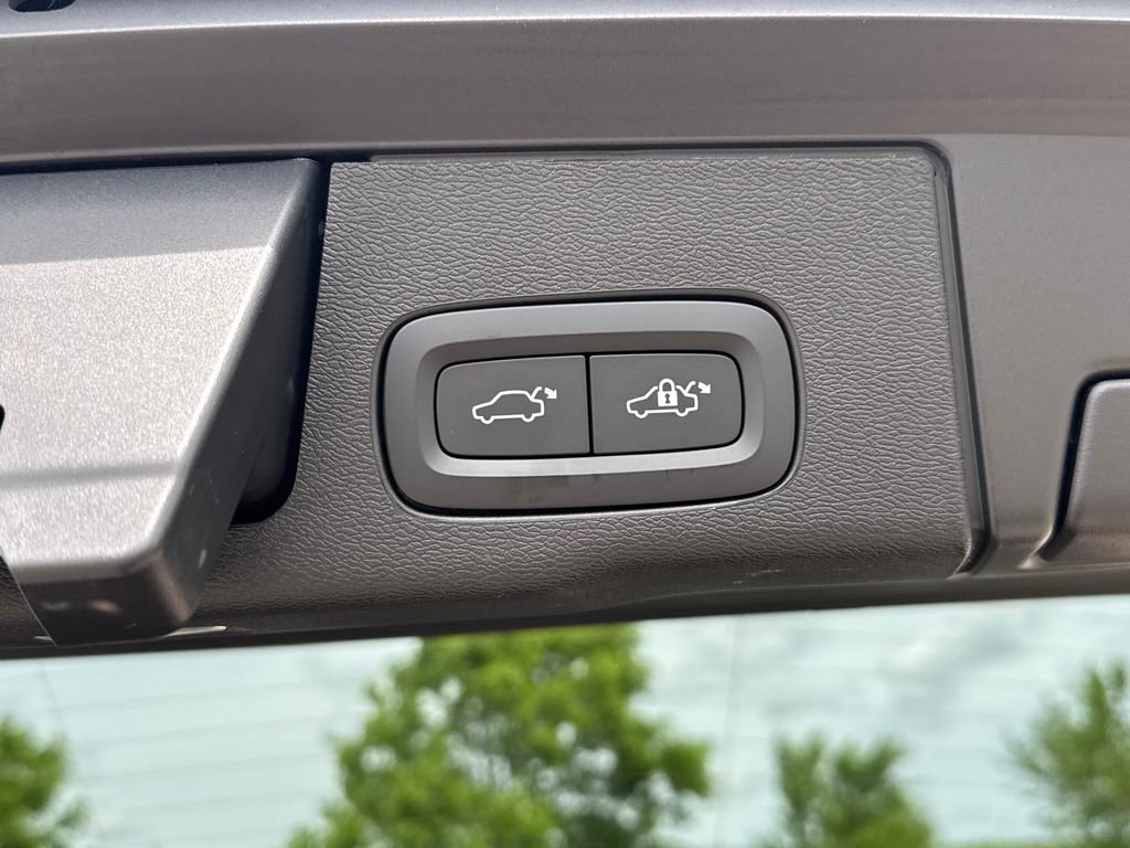 Certified 2023 Volvo XC60 B6 Ultimate w/ Climate Package AWD/4WD image 6