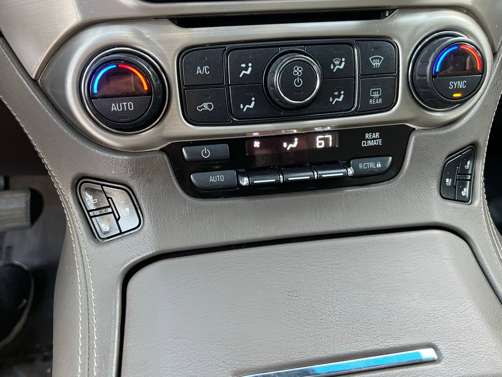 Used 2019 GMC Yukon XL Denali image 29