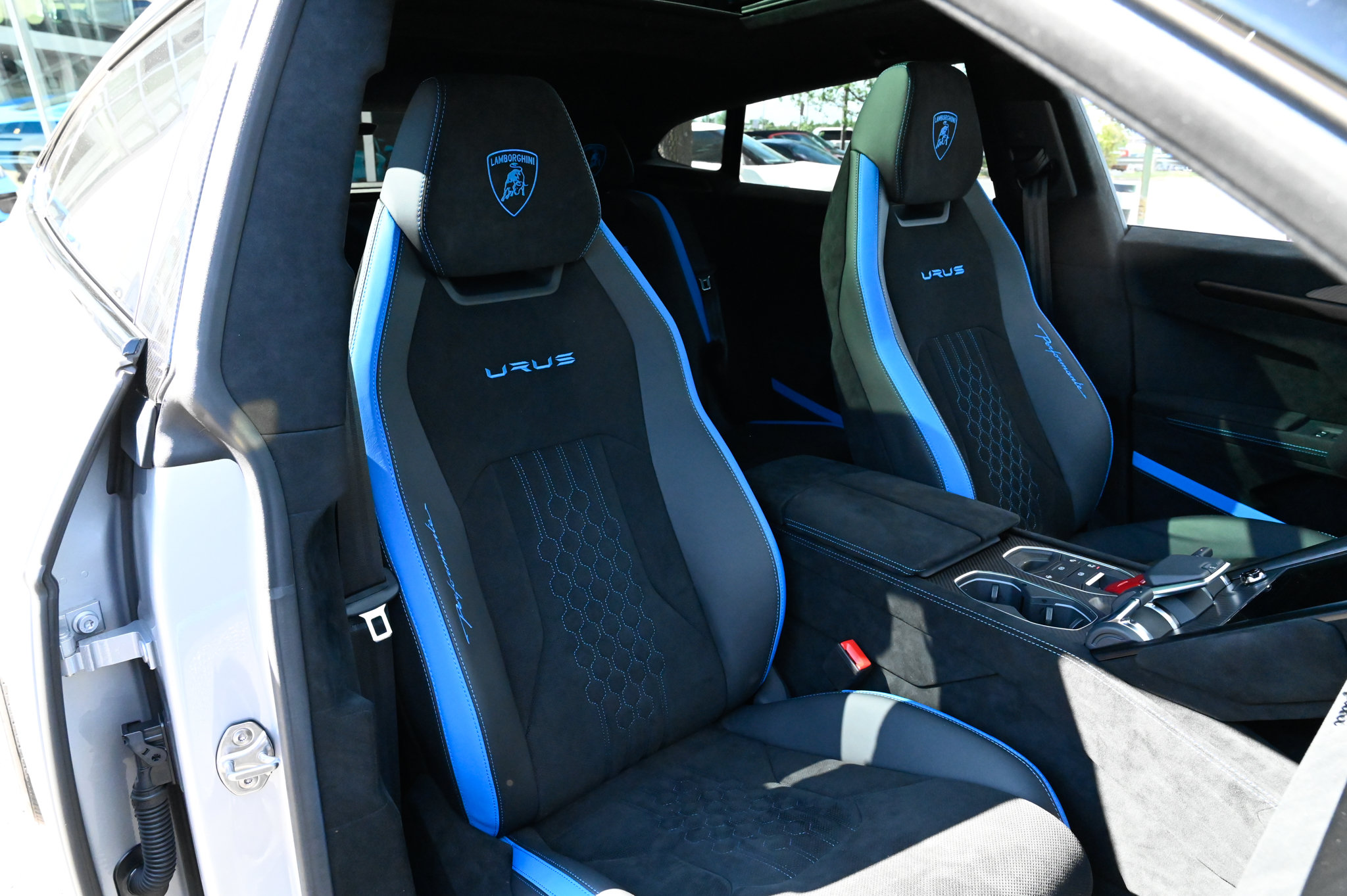 Used 2024 Lamborghini Urus Performante AWD/4WD image 57