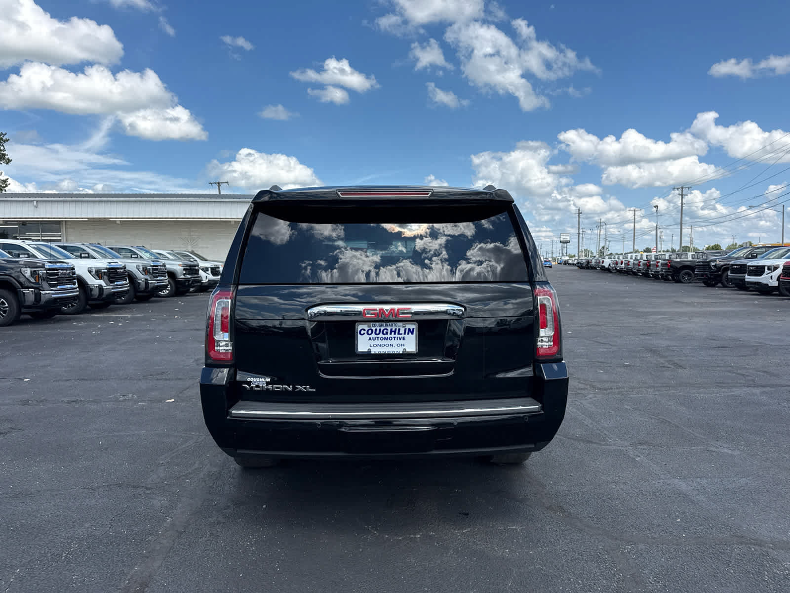 Certified 2017 GMC Yukon XL Denali w/ Open Road Package AWD/4WD image 4