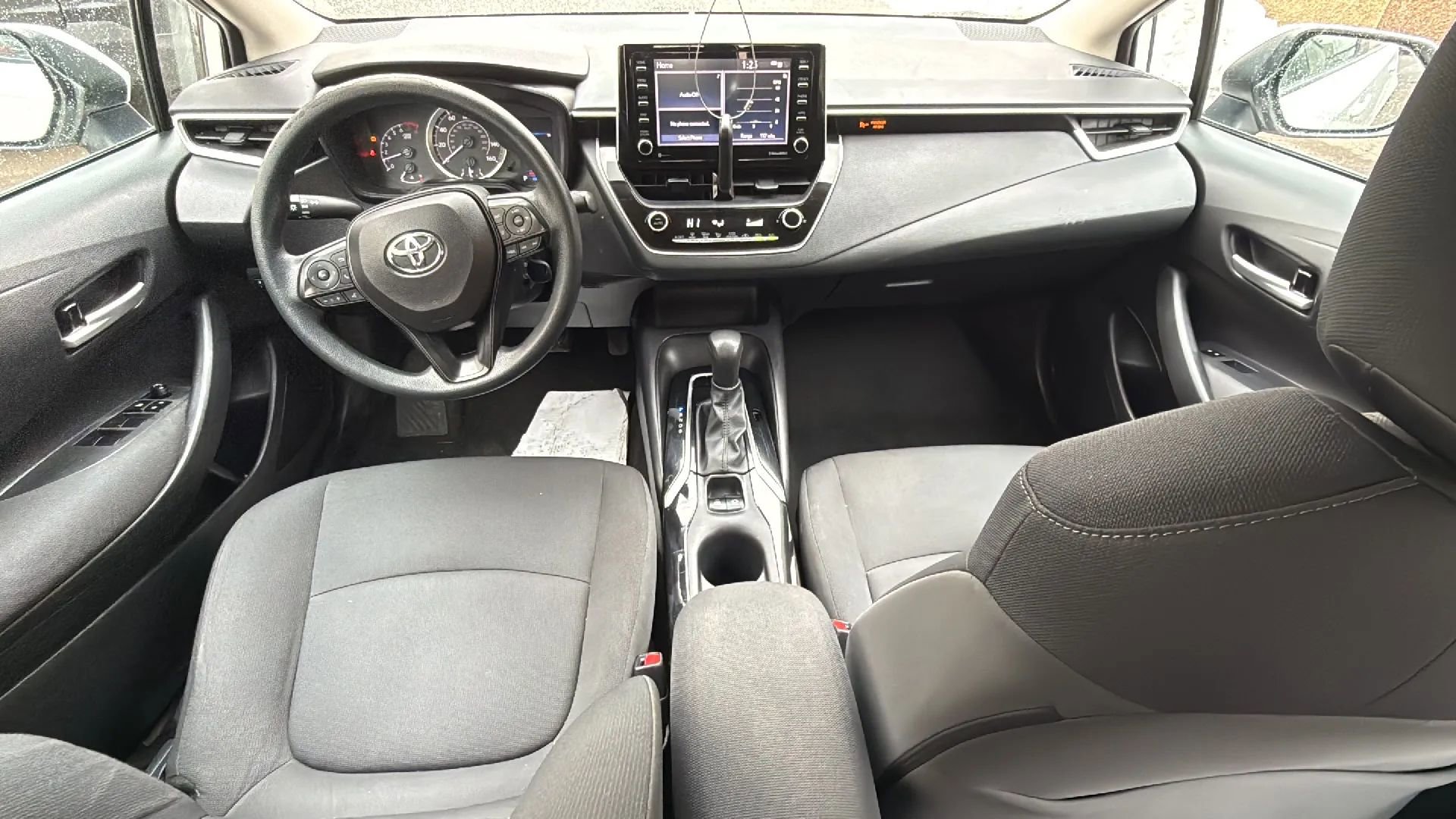 Used 2021 Toyota Corolla LE image 27