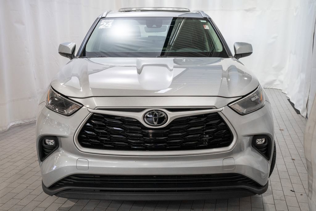 Used 2024 Toyota Highlander XLE image 3