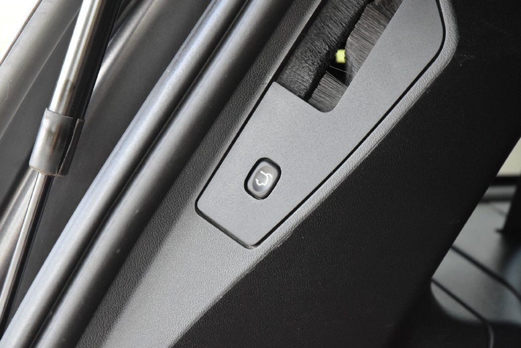 Used 2015 Dodge Grand Caravan SXT w/ Blacktop Package FWD image 35