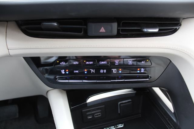 Used 2022 Buick Envision Avenir w/ Technology Package II FWD image 31