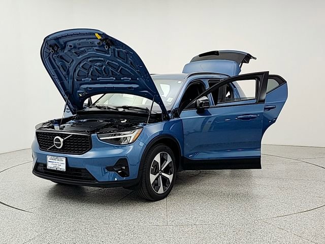 Used 2023 Volvo XC40 B5 Plus w/ Climate Package AWD/4WD image 9