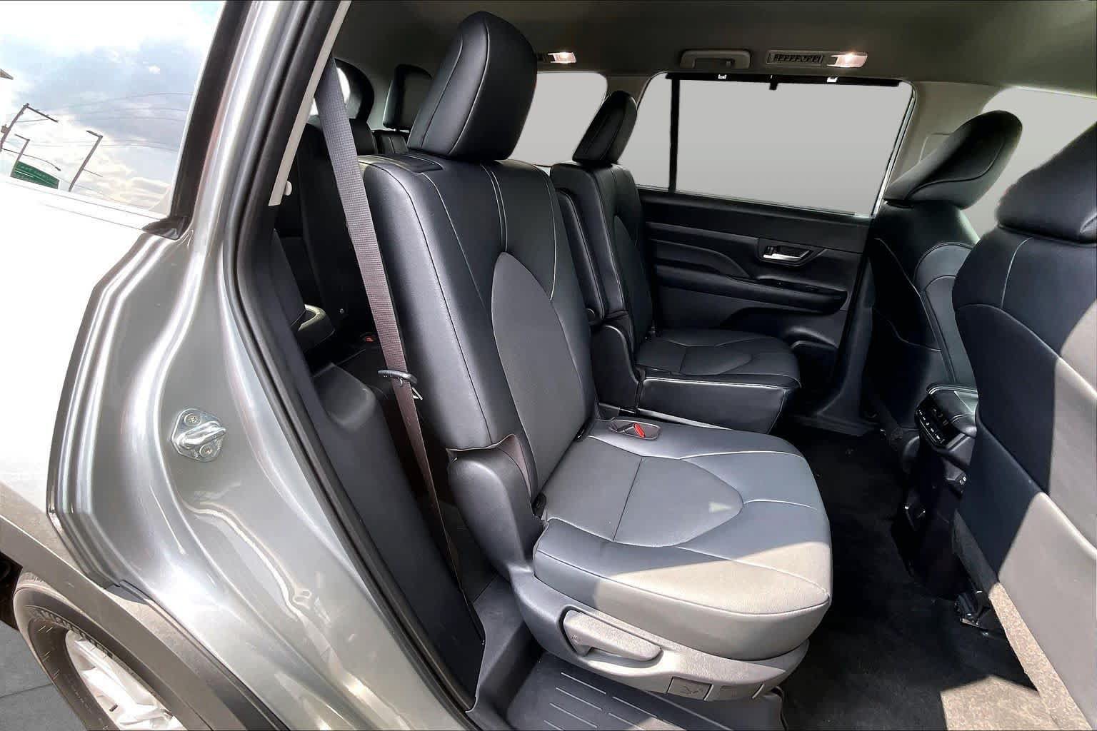 Used 2025 Toyota Grand Highlander AWD image 41