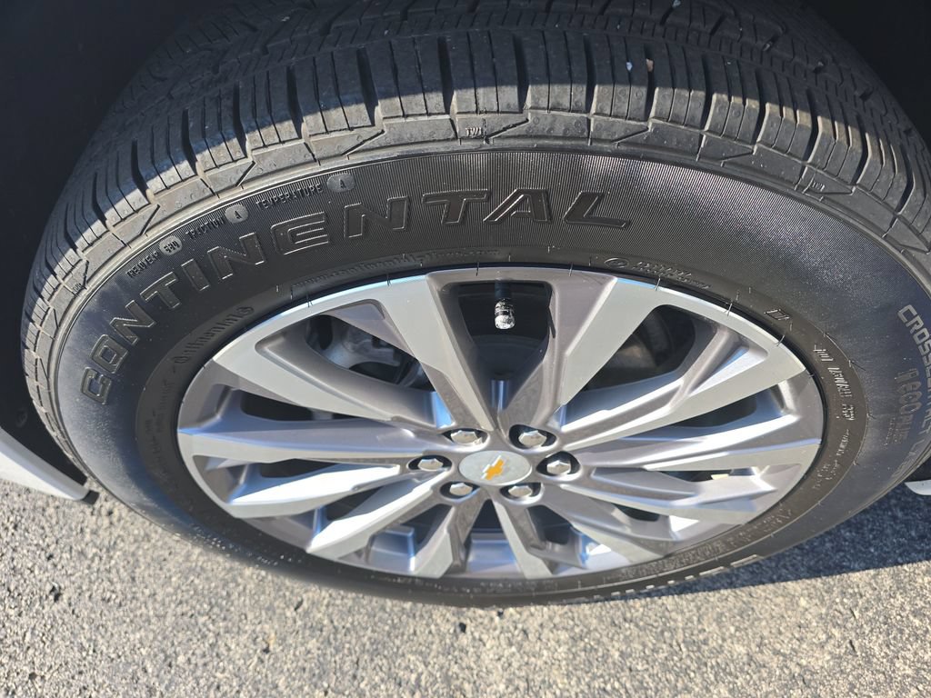 Used 2023 Chevrolet Traverse Premier FWD image 10