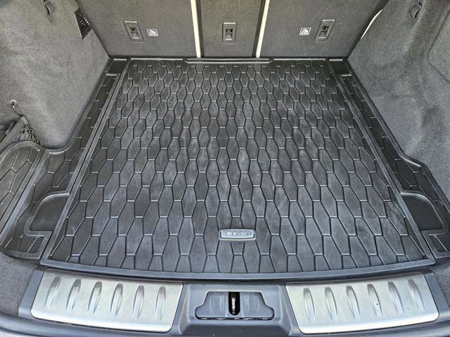 Used 2020 Jaguar F-PACE Prestige image 22