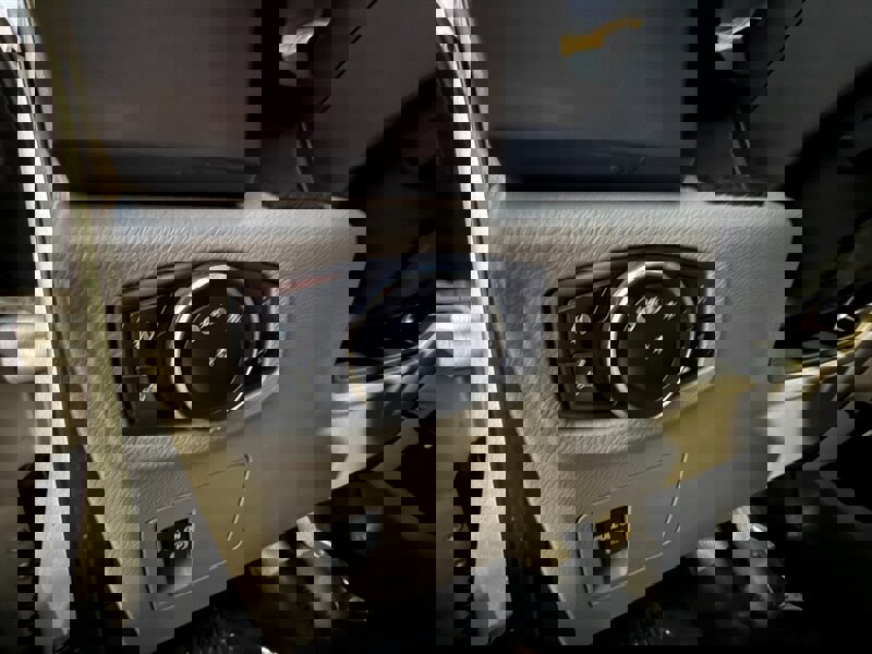 Used 2015 Ford F150 XLT image 24