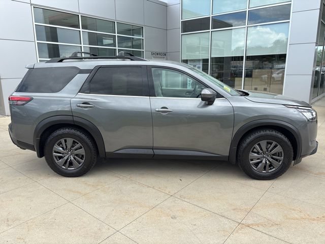 Used 2022 Nissan Pathfinder SV w/ SV Premium Package AWD/4WD image 8