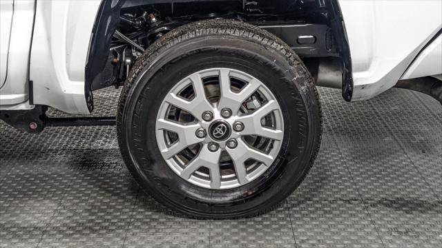 Used 2025 Toyota Tacoma SR5 AWD/4WD image 34