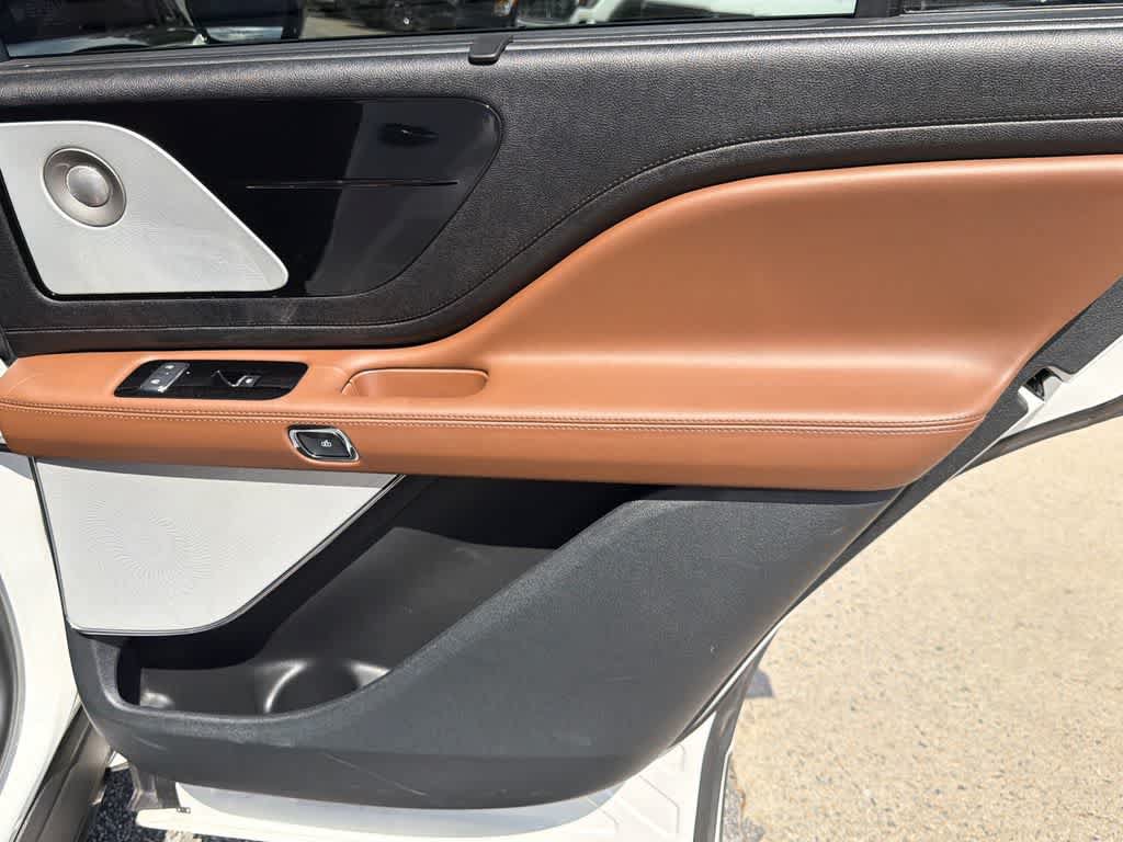 Used 2024 Lincoln Aviator Reserve w/ Equipment Group 201A AWD/4WD image 16