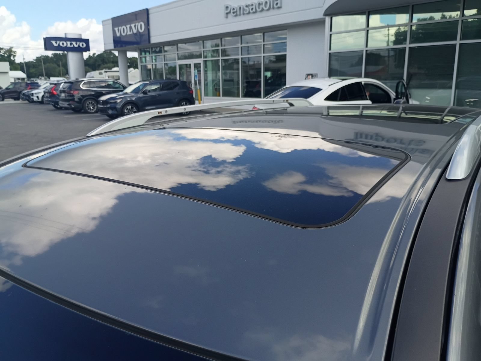 Used 2015 Nissan Pathfinder SL w/ SL Premium Package FWD image 10