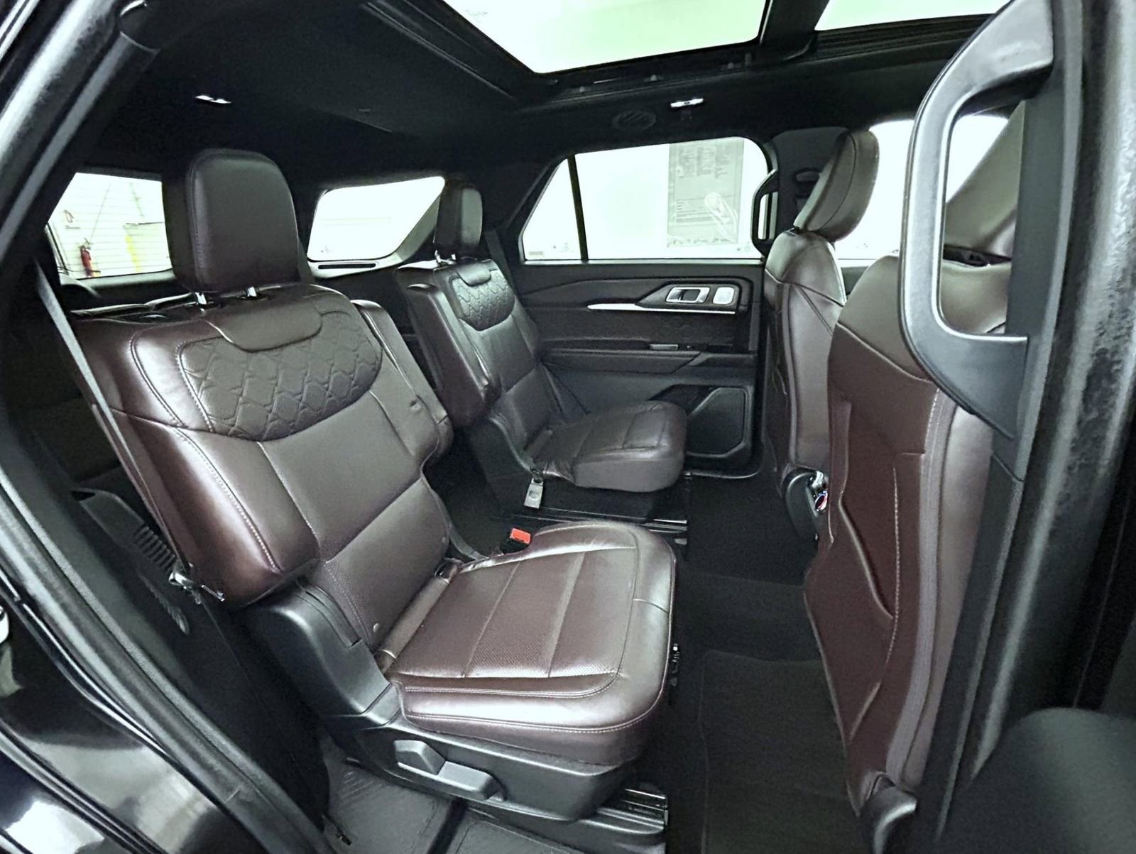 Used 2025 Ford Explorer Platinum w/ LUX Leather Package image 18