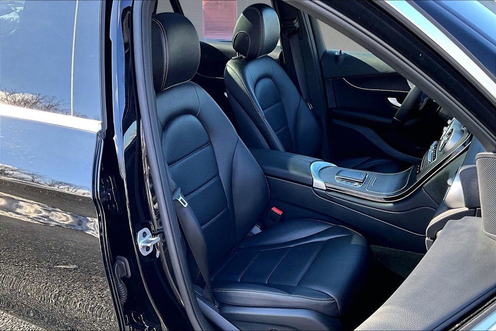 Used 2022 Mercedes-Benz GLC 300 4MATIC w/ Premium Package Lite image 28