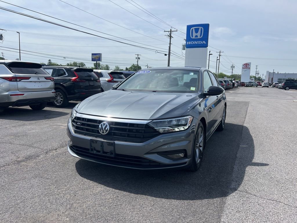 Used 2021 Volkswagen Jetta R-Line w/ R-Line Cold Weather Package FWD image 1