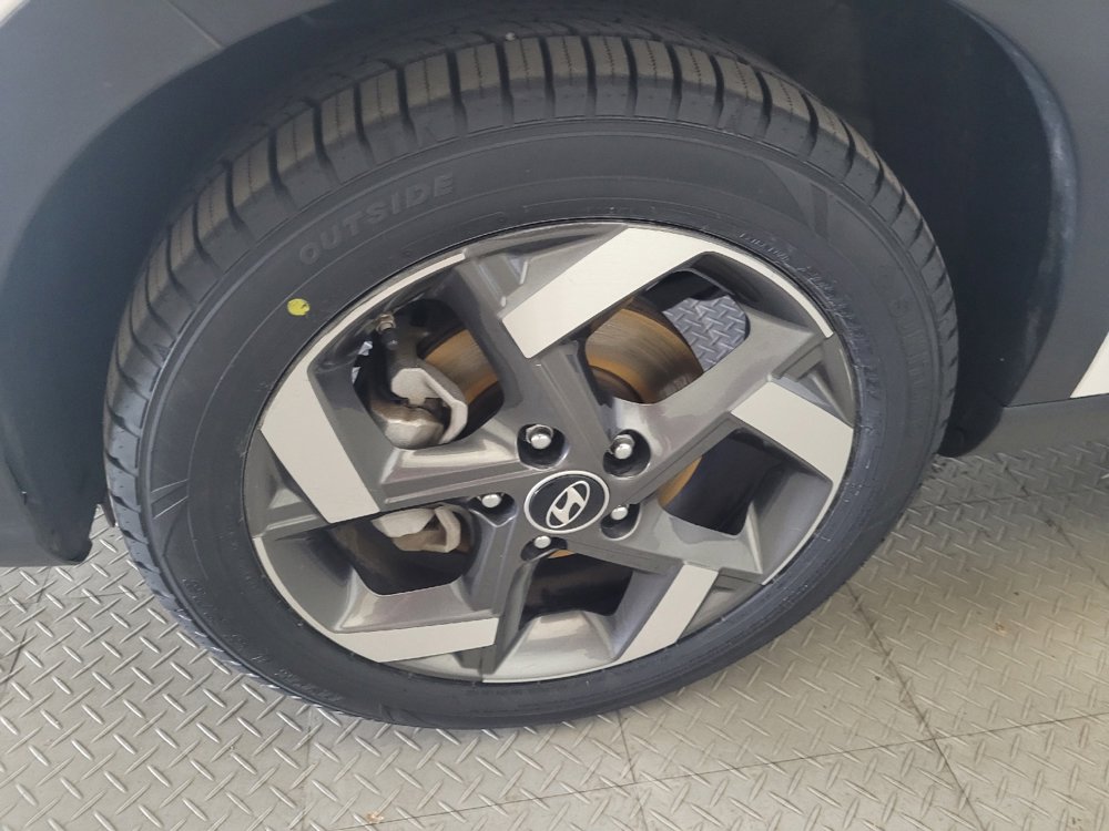 Used 2023 Hyundai Venue SEL image 31