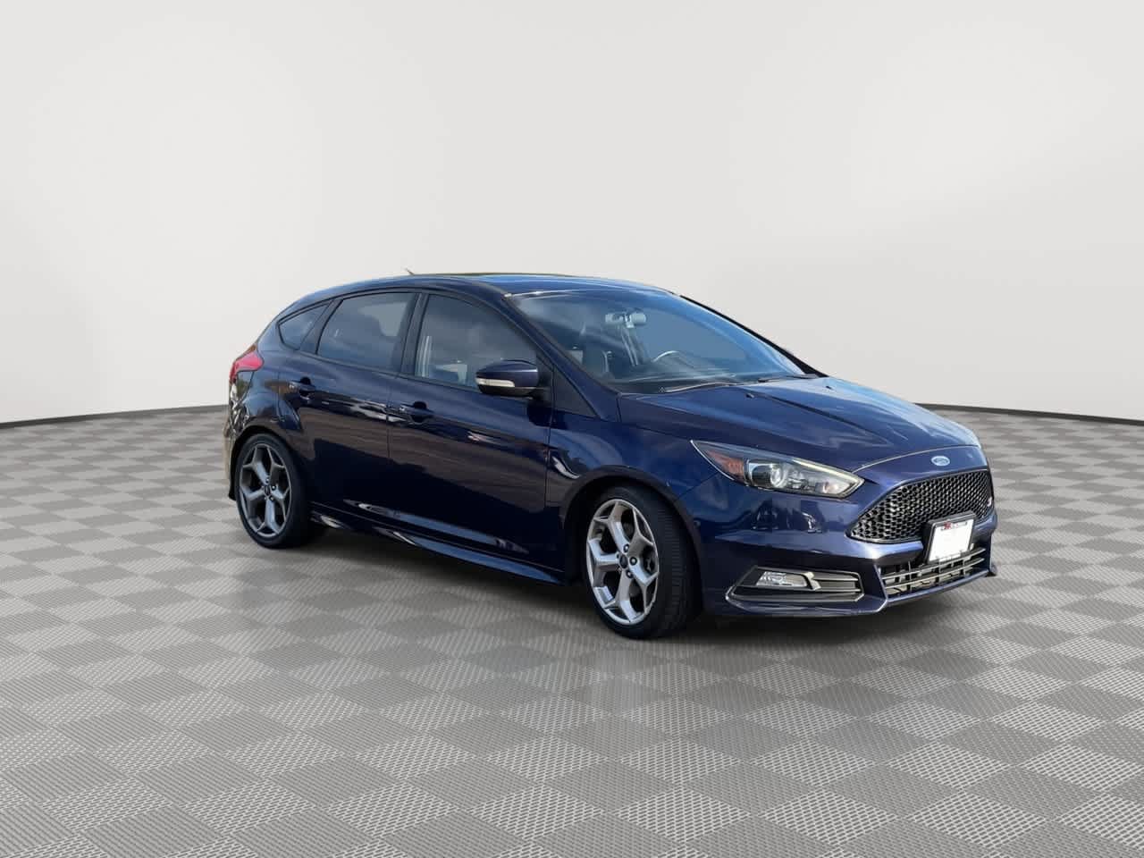 Used 2017 Ford Focus ST w/ Equipment Group 402A FWD image 2