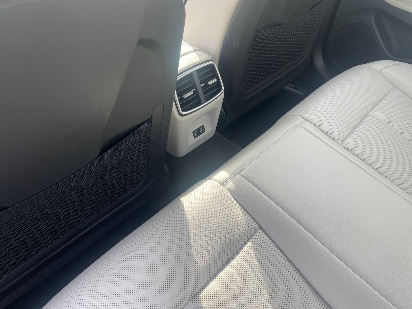 Used 2025 Genesis G70 2.5T image 24