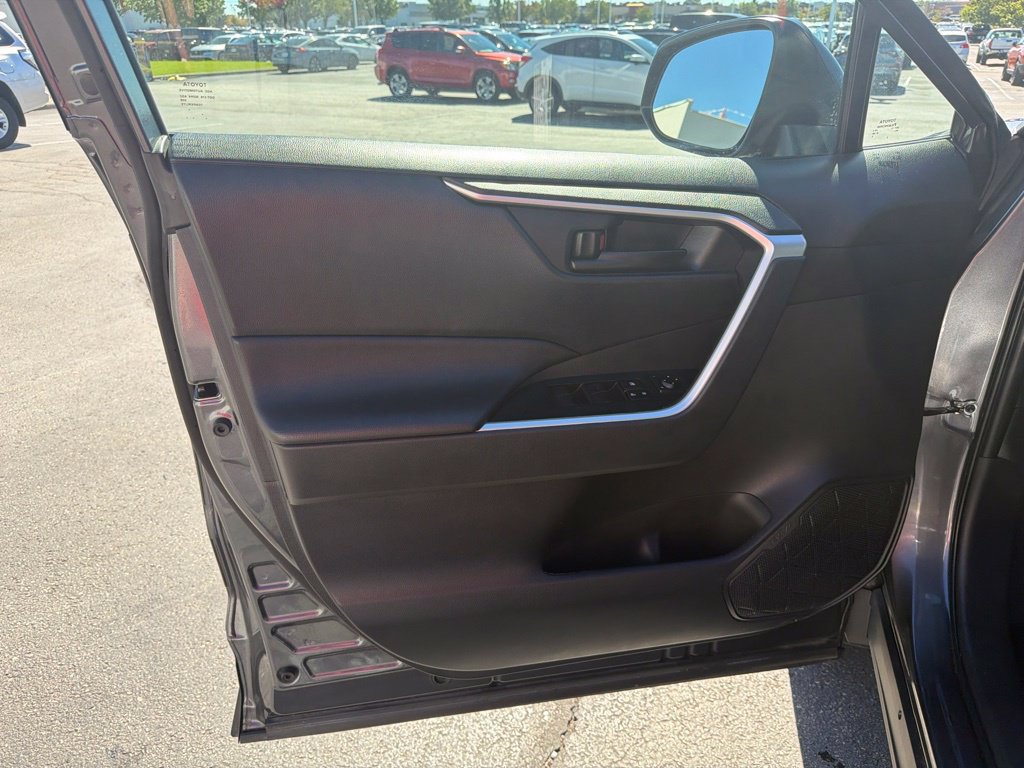 Used 2024 Toyota RAV4 LE FWD image 23
