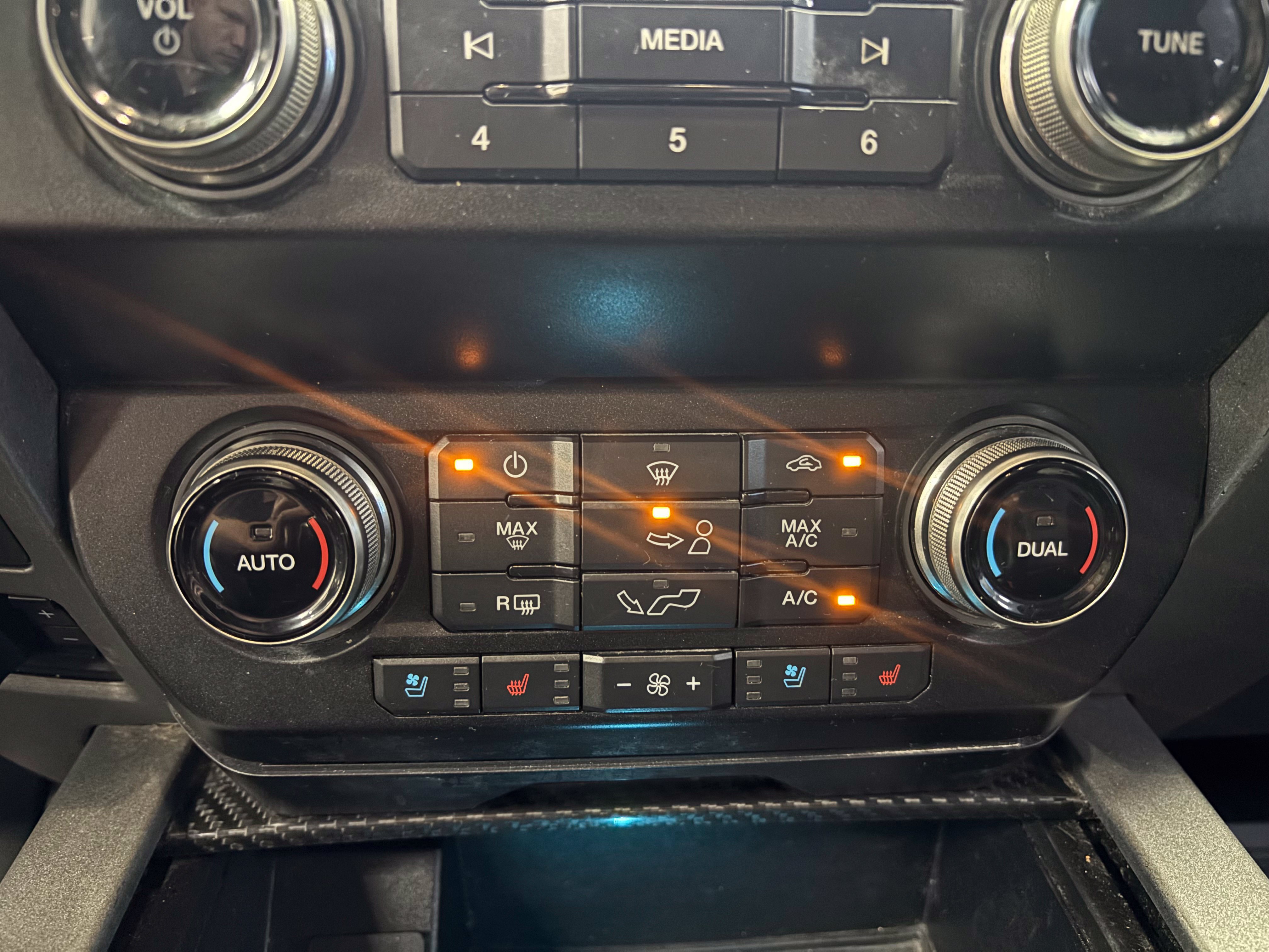 Used 2020 Ford F150 Raptor w/ Equipment Group 802A Luxury AWD/4WD image 38