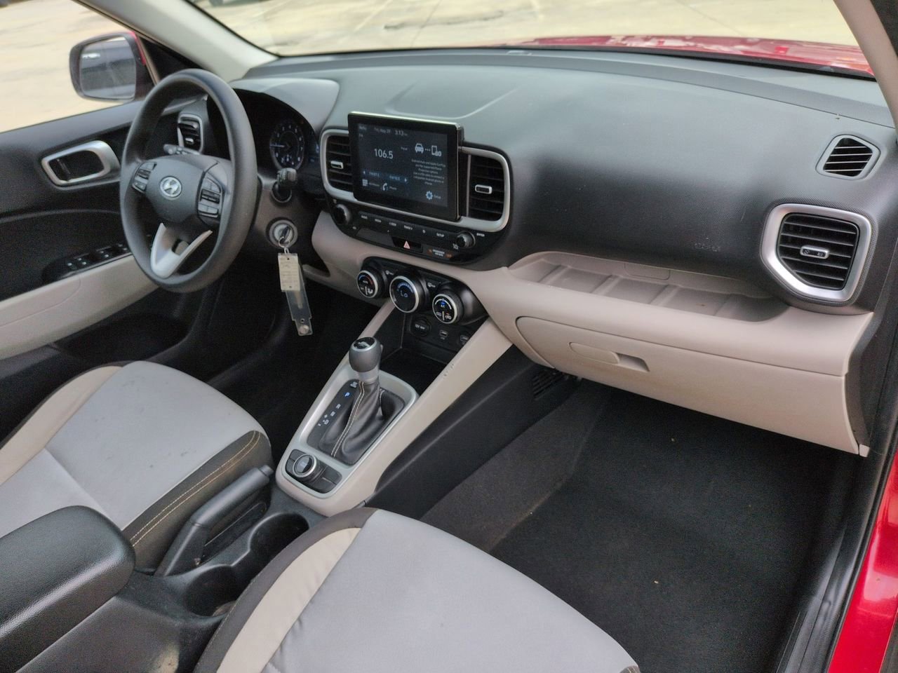 Used 2020 Hyundai Venue SEL FWD image 25