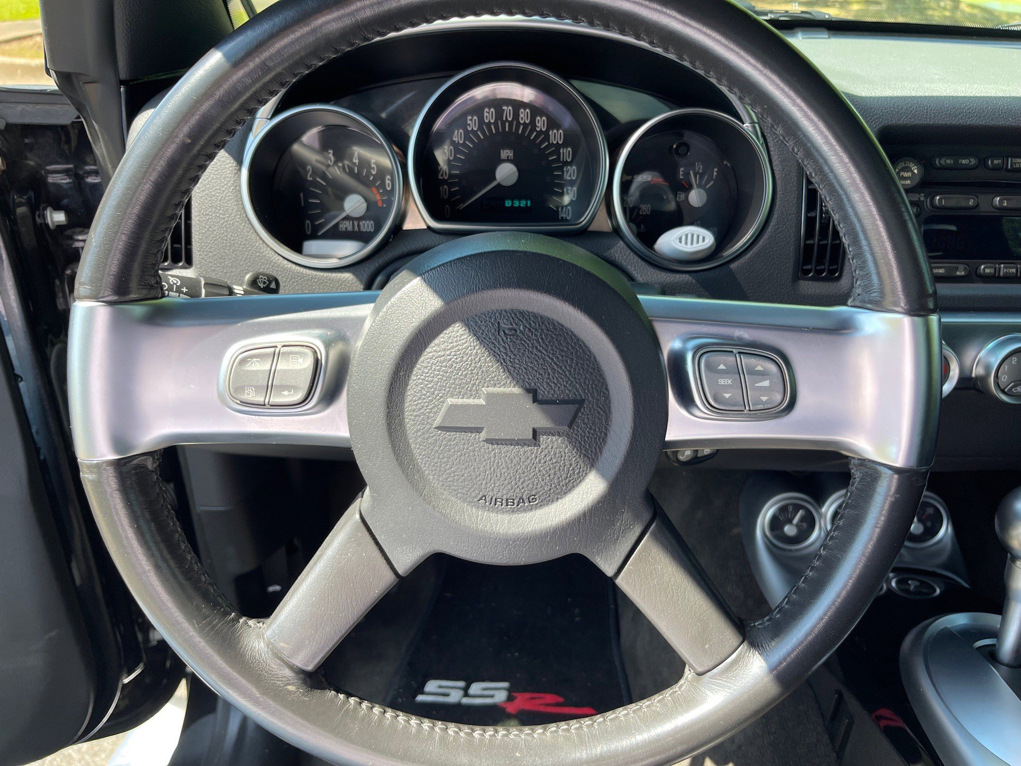 Used 2003 Chevrolet SSR w/ Preferred Equipment Group RWD image 16