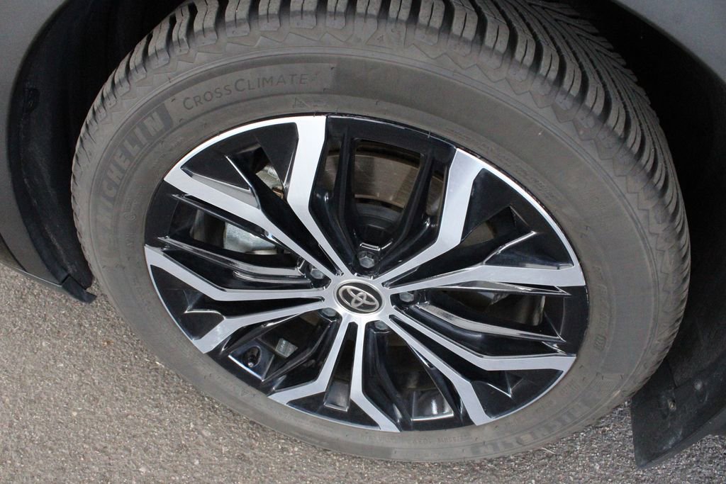 Certified 2023 Toyota Crown XLE image 62