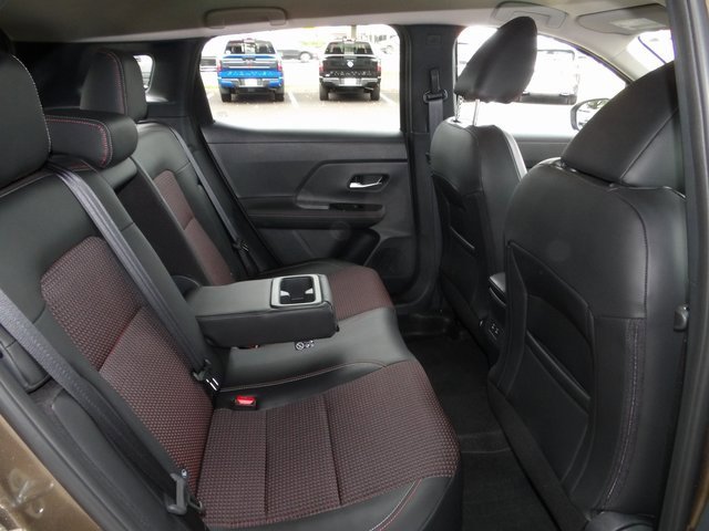 Certified 2025 Nissan Kicks SR image 25