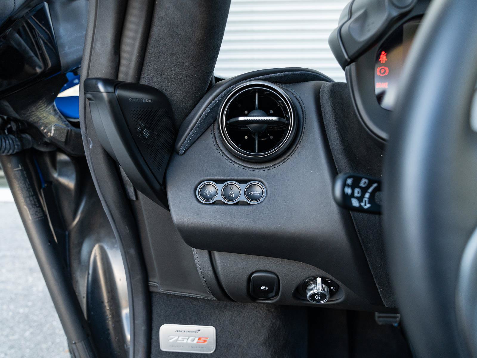 Used 2024 McLaren 750S Spider RWD image 40