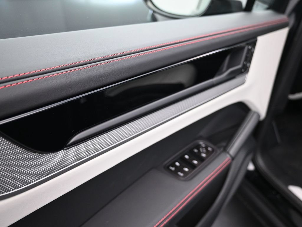 Certified 2026 Porsche Cayenne AWD/4WD image 11