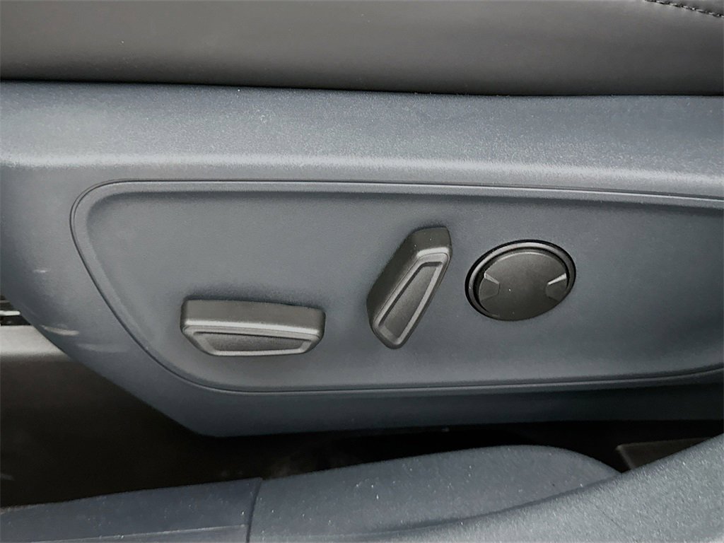 New 2025 Ford Maverick Lariat w/ Black Appearance Package image 22