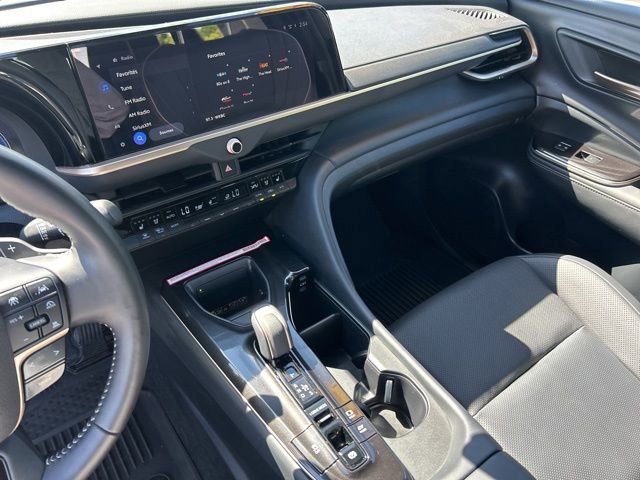 Used 2025 Toyota Crown Signia AWD/4WD image 31