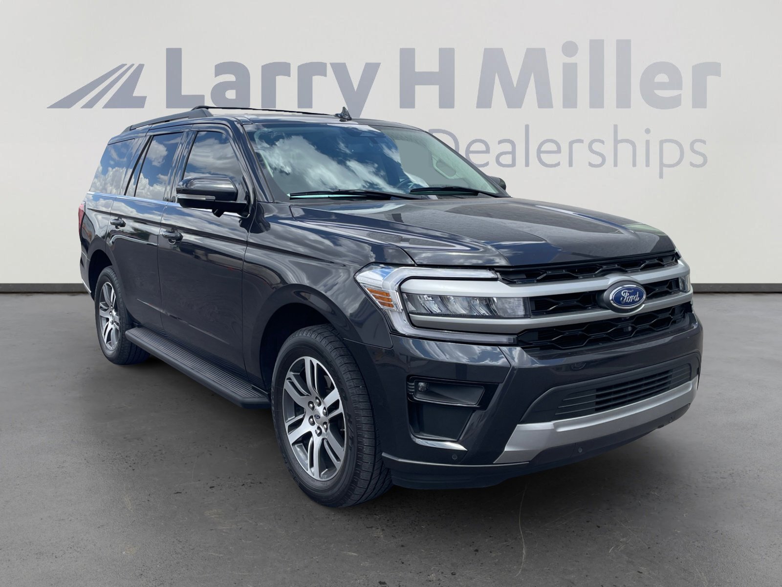 Used 2024 Ford Expedition XLT RWD image 7