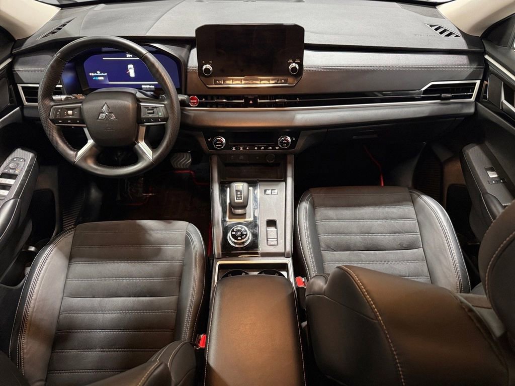 Used 2023 Mitsubishi Outlander SE image 41