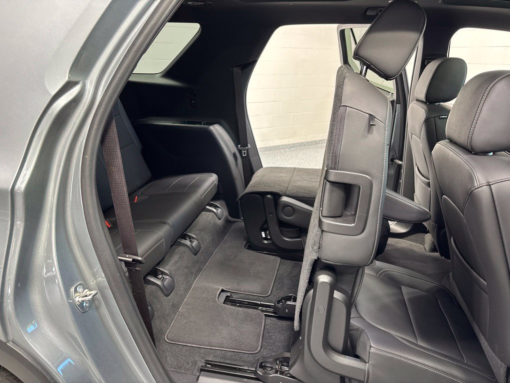 Used 2023 Chevrolet Traverse LT w/ LT Premium Package AWD/4WD image 49