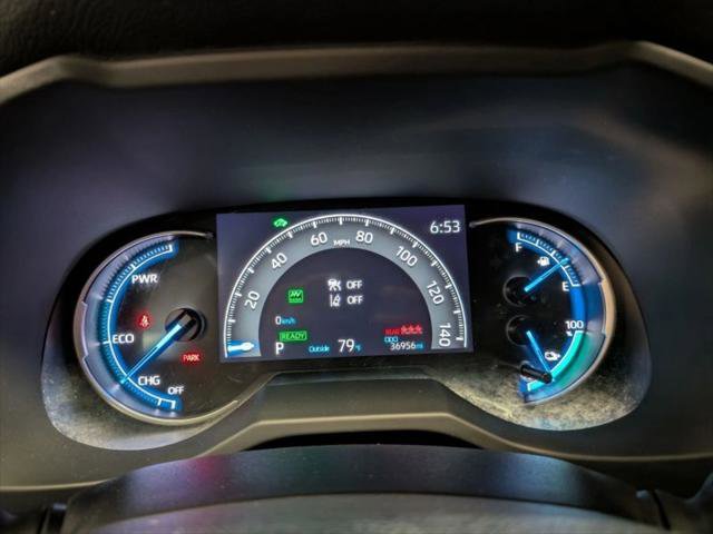 Used 2022 Toyota RAV4 SE image 17