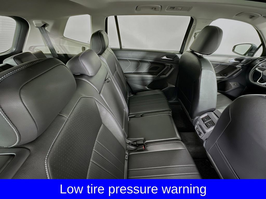 Used 2024 Volkswagen Tiguan SE w/ Panoramic Sunroof Package image 29