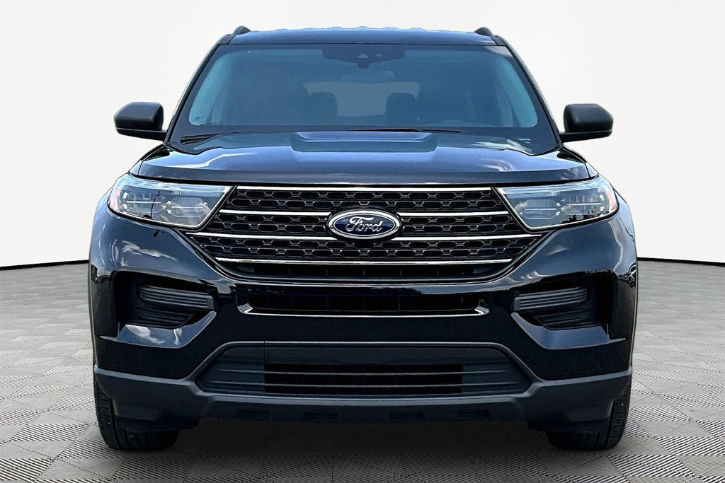 Certified 2024 Ford Explorer XLT AWD/4WD image 3