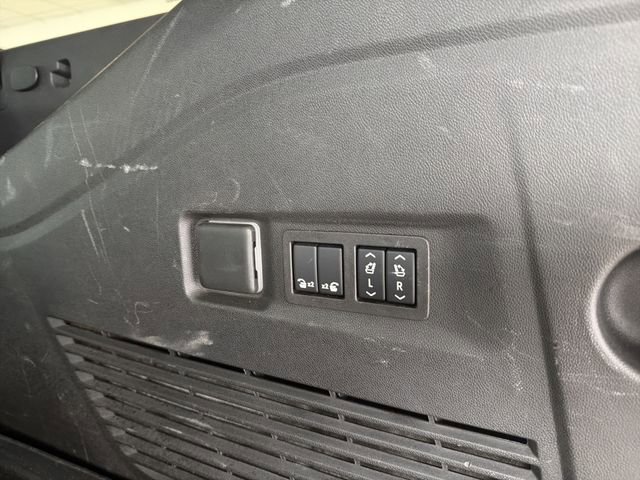 Certified 2024 Chevrolet Suburban High Country image 18