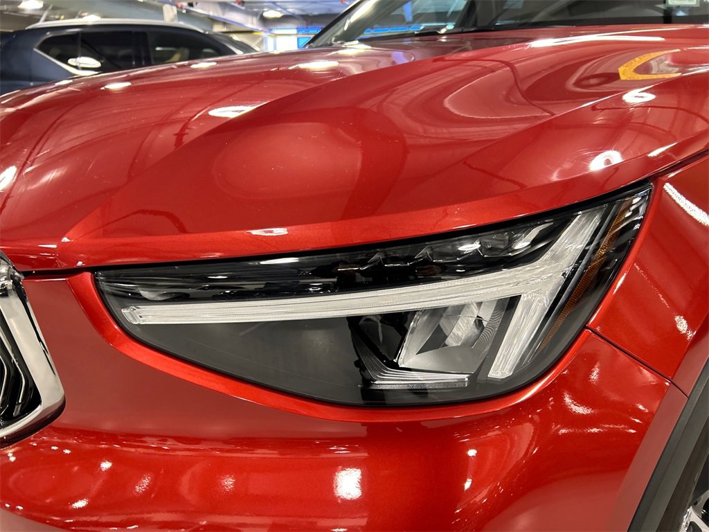 Certified 2023 Volvo XC40 B5 Plus w/ Climate Package image 7