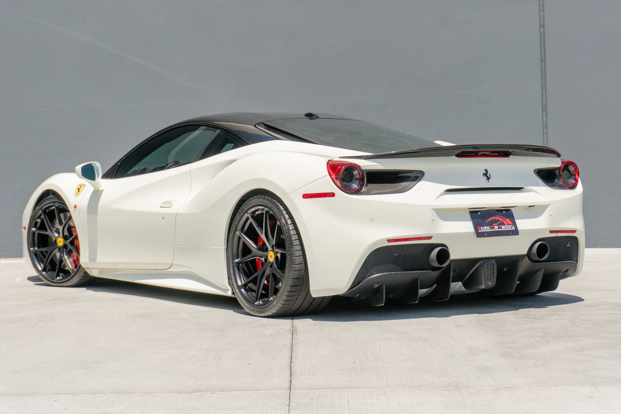 Used 2018 Ferrari 488 GTB RWD image 9