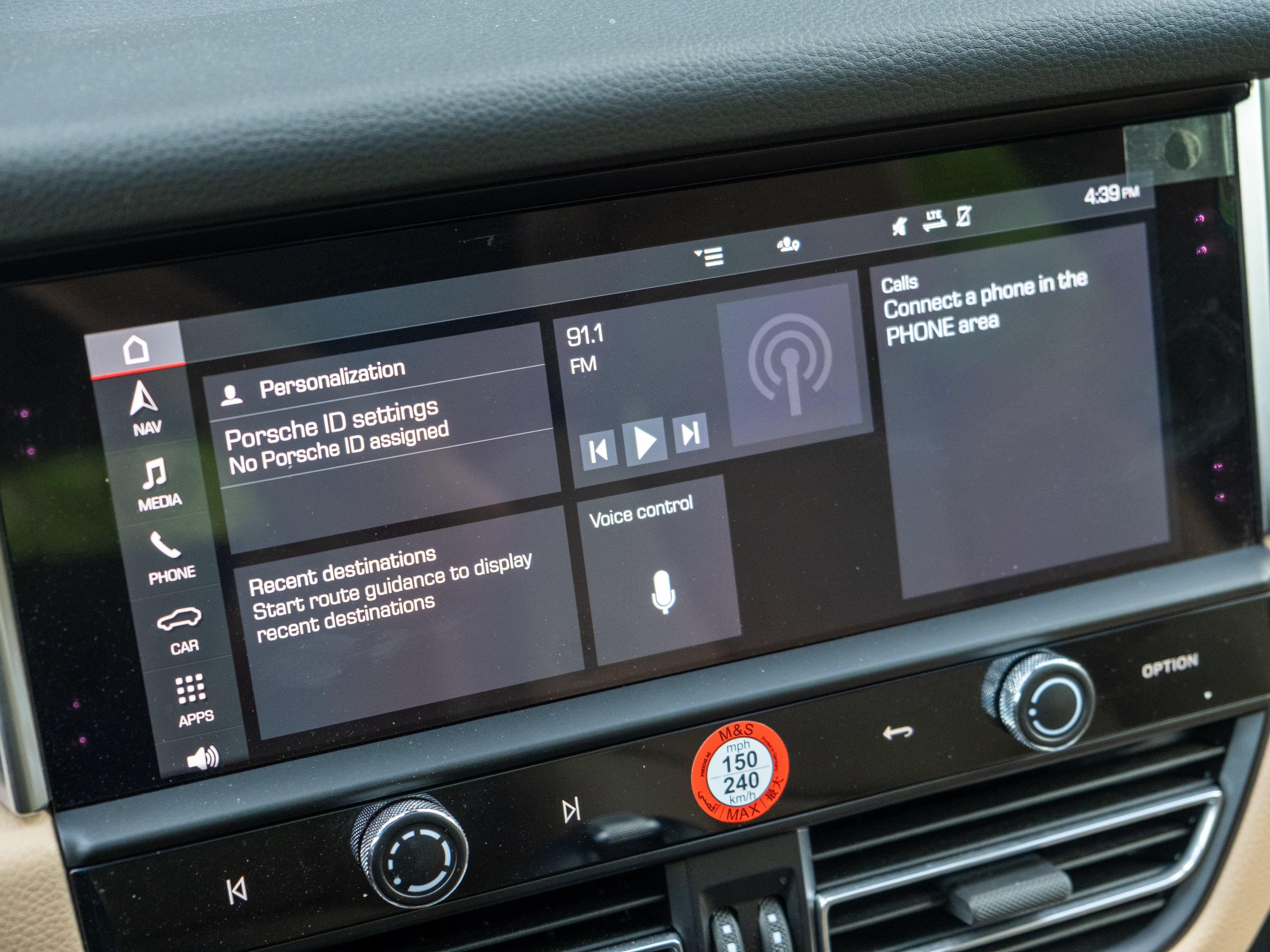Certified 2024 Porsche Macan AWD/4WD image 25